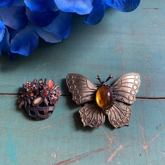 🦋 Vintage Pins - Antiqued Butterfly Clip - Antiqued Flower Basket - Old Pins - Picture 2 of 7